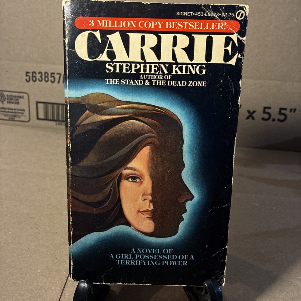 Stephen King Carrie 1975 First Print Signet Paperback Vintage Horror PB