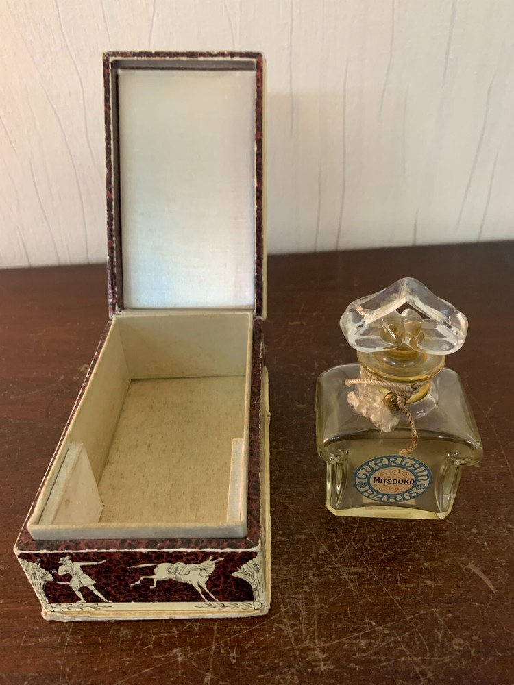 Perfume Bottle Mitsouko in Baccarat Crystal Model6