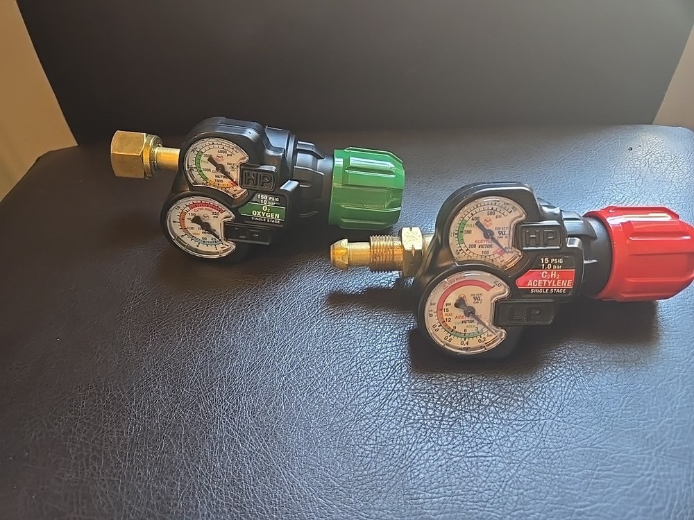 Set of Genuine Victor Edge ESS3 2.0 Oxygen & Acetylene Regulators, Brand New