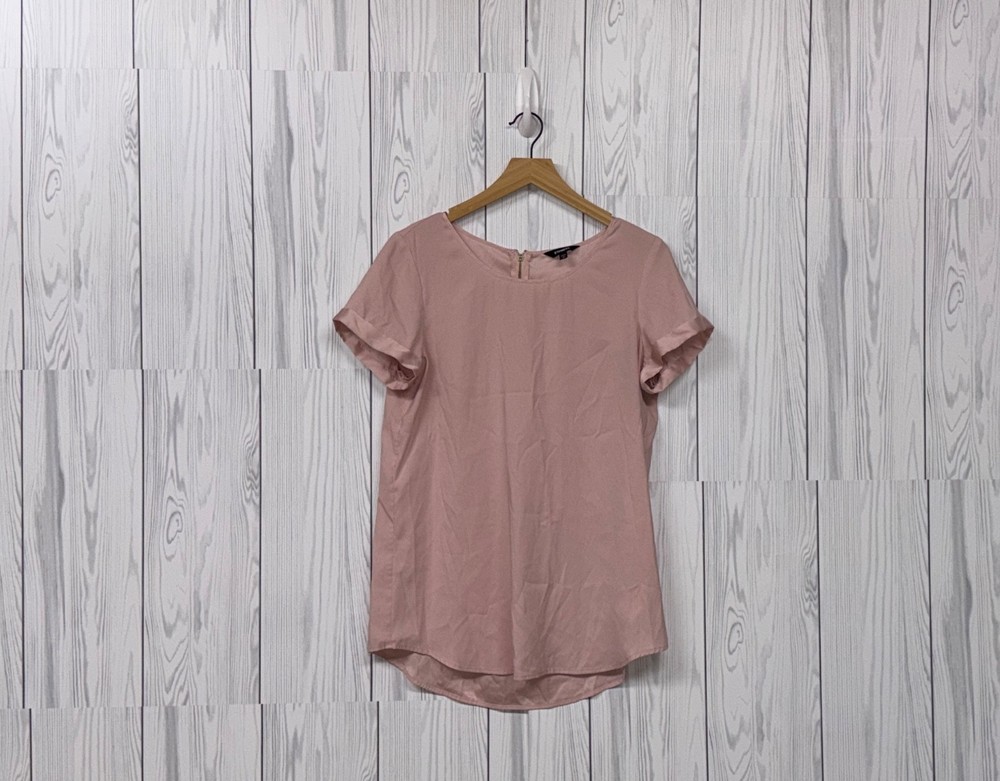 Express top womens size medium short sleeve blouse pullover