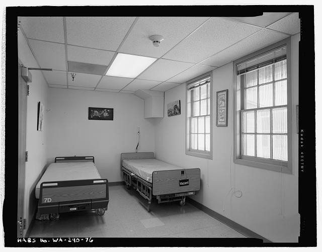 WARD DETENTION C14, INTERIOR VIEW PATIENT ROOM, LOOKING EAST - Barnes General