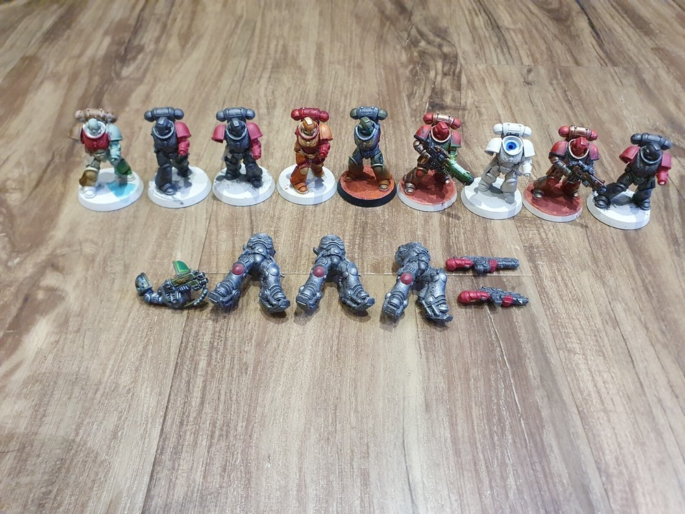 Warhammer Spacemarine bundle of complete and incomplete figures in need of atten
