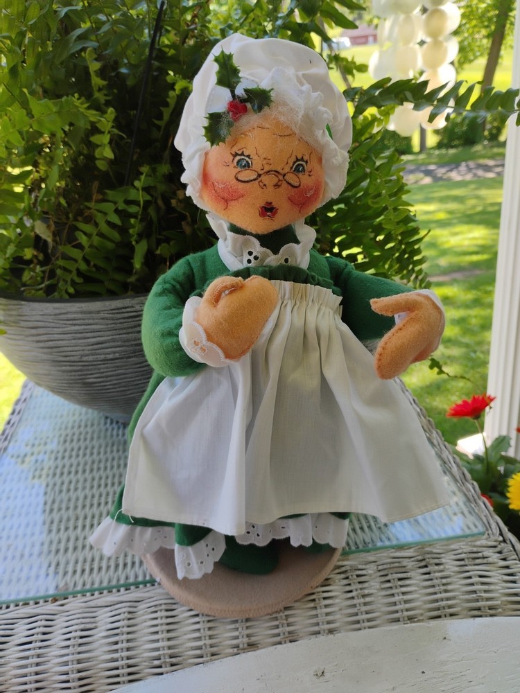 Vintage Christmas 1997s Annalee Mobilitee Mrs Santa Claus Doll