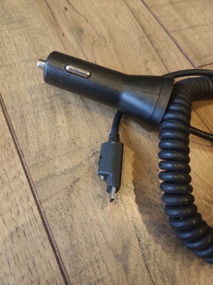 Verizon Universal Micro-USB Car Charger With Dual Output and Light - Black