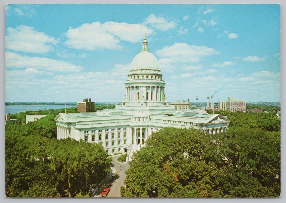 Madison Wisconsin~State Capitol Building~Continental Postcard