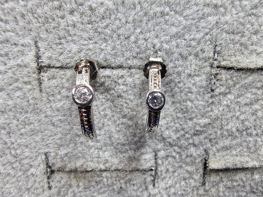 Grandma Grabe's Beautiful Vintage 925 Sterling Silver Cz Hoop 1G Earrings