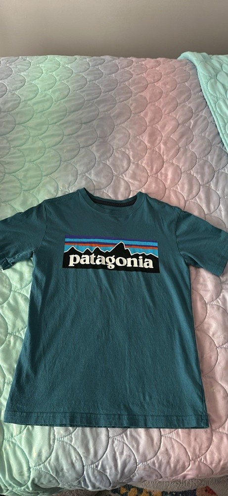 Patagonia T-Shirt Kids Small 7/8 Teal Blue Organic Cotton Logo Graphic Tee Shirt