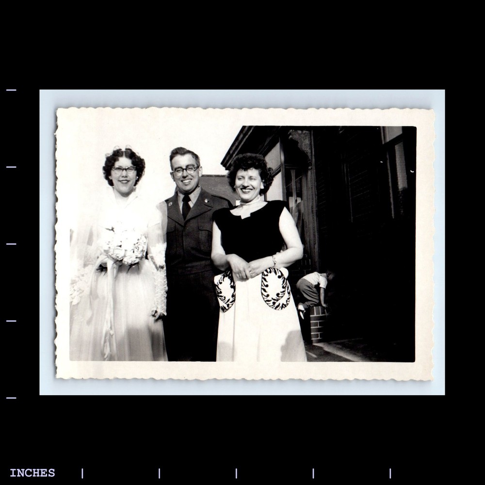 Vintage Photo MAN WOMEN BRIDE GROOM WEDDING DRESS