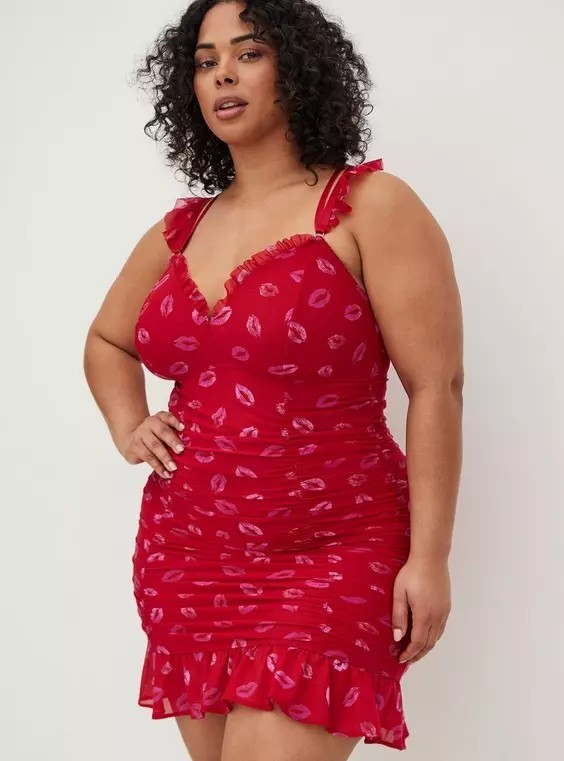 Torrid Curve Women Red Lip Print Bodycon Dress Sz 0 Ruched Mesh Ruffle Chemise