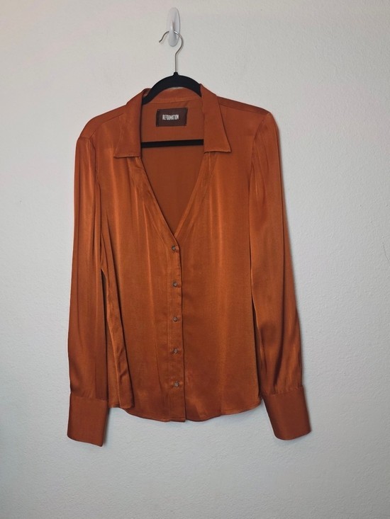 Reformation Size XL Burnt Orange Satin Long Sleeve V Neck Button Down Shirt
