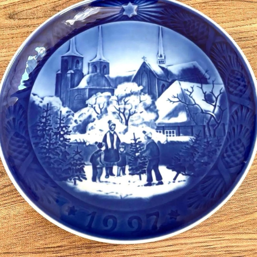 Royal Copenhagen Year Plate 1997 Roskilde Cathedral Used