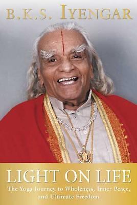 Light on Life: The Yoga Journey to Wholeness, Inner Peace, and Ulti - VERY GOOD