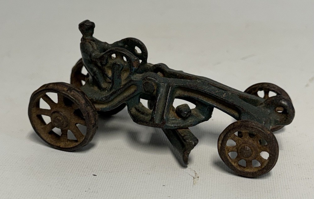 Vintage AC Wiliams 1930's cast iron toy road grader-image