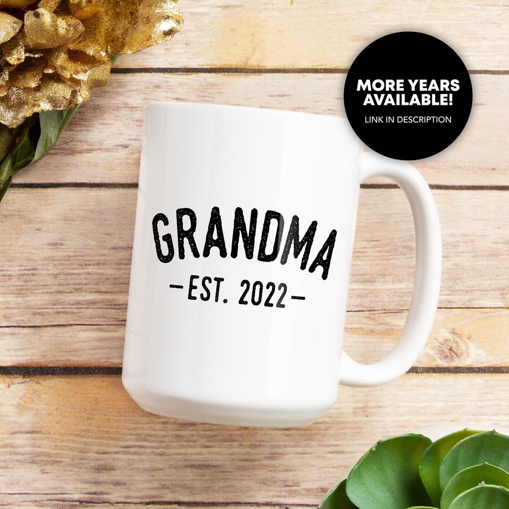 Grandma Est 2022 Coffee Mug Promoted To Grandma Grandmother 2022 Grandma To Be