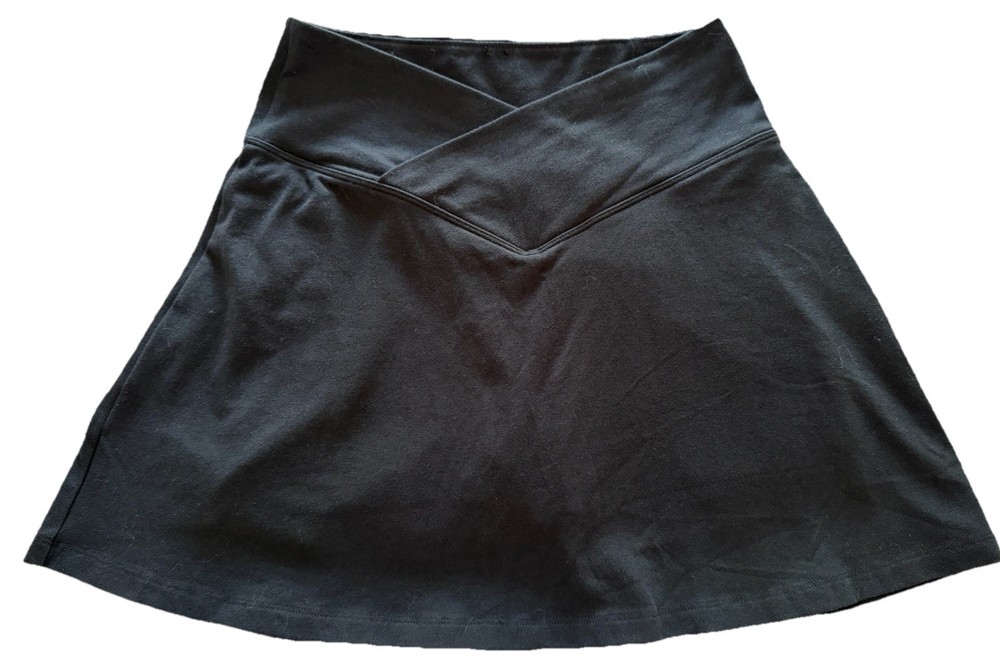 🤍NWOT VS PINK Crossover Tennis Skirt Built-In Shorts-Black-Size S🤍