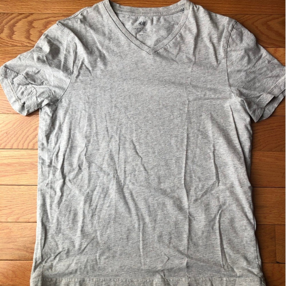 H&M Mens V-Neck T-Shirt Regular Fit Heather Grey Short Sleeve Size Medium