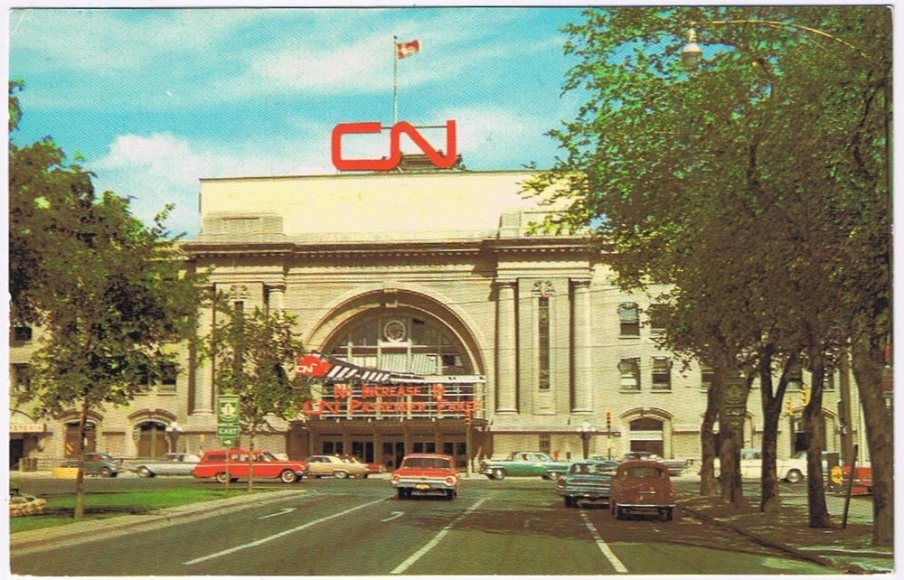 Postcard CN Canadian National Railways Station Winnipeg Manitoba