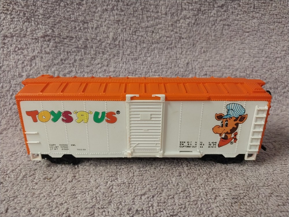 Life-Like Ho Scale Model Trains 40’ Toys R Us Boxcar Train Car Life Like