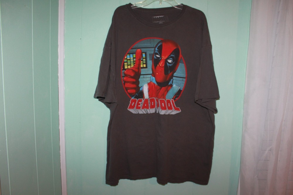 Deadpool Short Sleeve Gray Marvel T-Shirt Size 2XL