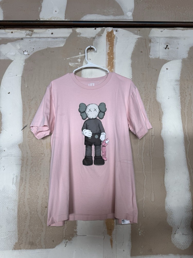 Uniqlo x KAWS T-Shirt Graphic Short Sleeve Companion Streetwear Men’s Large