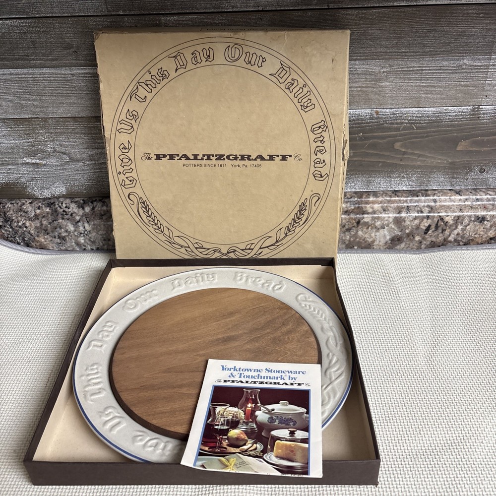 Pfaltzgraff Yorktowne Tavern Plate with wooden insert New in Box