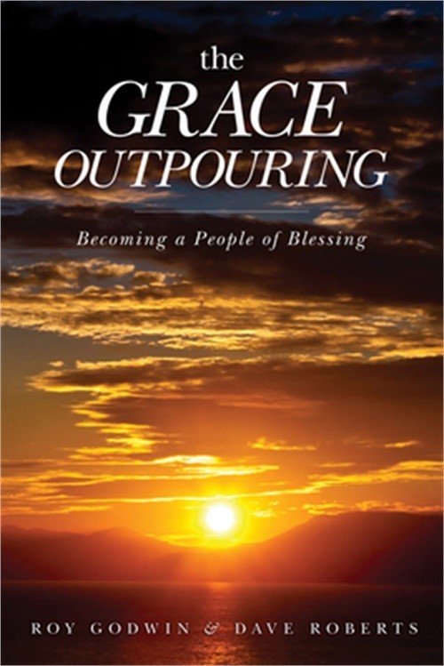 The Grace Outpouring: Becoming a People of Blessing (Paperback or Softback)