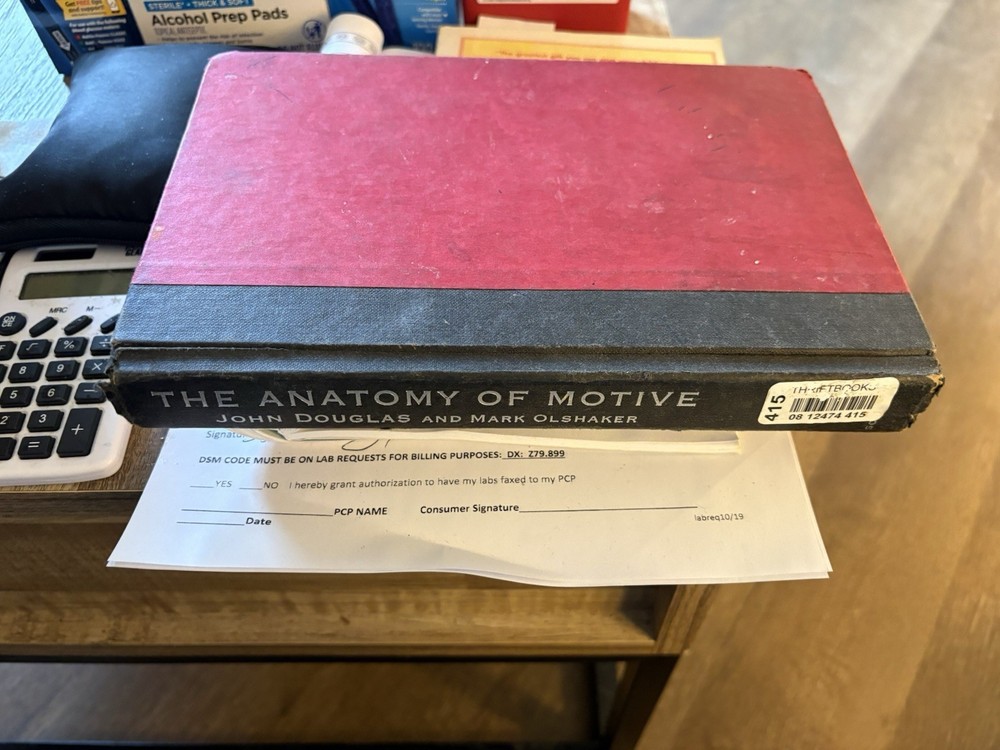 The Anatomy of Motive John Douglas Mark Olshaker Hardcover English Book