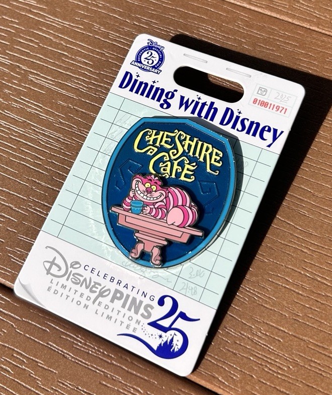 2025 Disney World Dining LE Pin - Cheshire Cafe Magic Kingdom 5/12