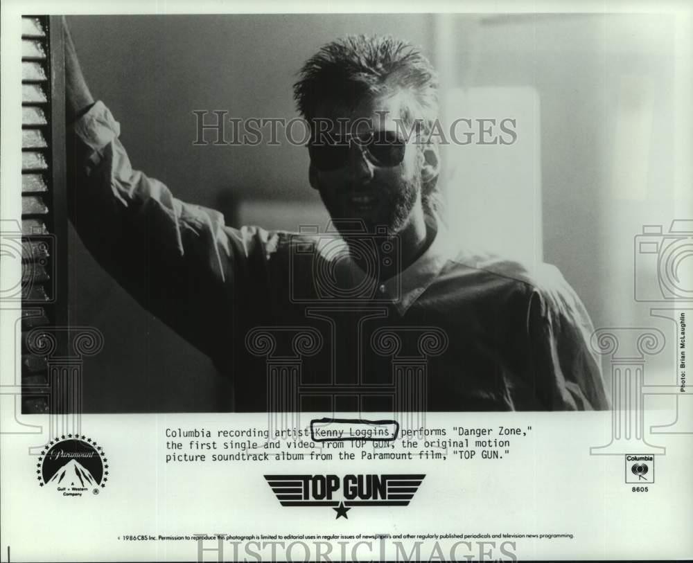 1986 Press Photo Columbia recording artist Kenny Loggins performs 