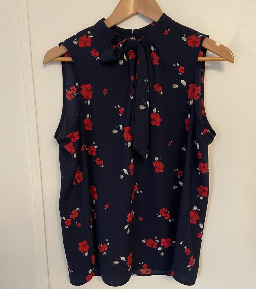 Elle Women's Sleeveless Red/ Navy Floral Blouse Size S Tie Neck Keyhole Back