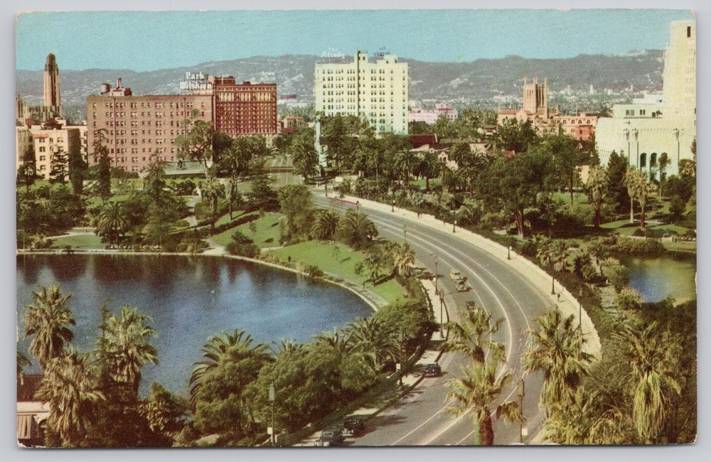 1947 Wilshire Boulevard Los Angeles CA MacArthur Park 76 Gasoline Postcard