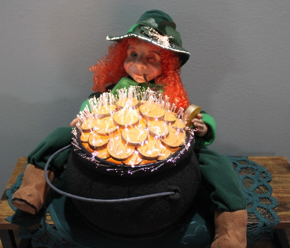 Dept 56 (Vintage) Fiber Optic Leprechaun & Pot of Gold Collectible Decoration