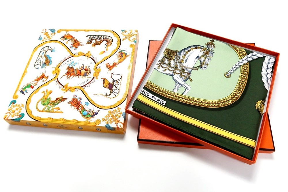 HERMES Grand Apparat 90x90 Silk Scarf Carre 559058