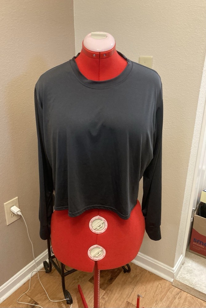 RealEssentials Cropped Long Sleeve Active Top dark gray  Size XL