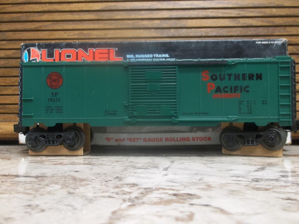 O Gauge Lionel 6-19233 Southern Pacific Box Car NIB