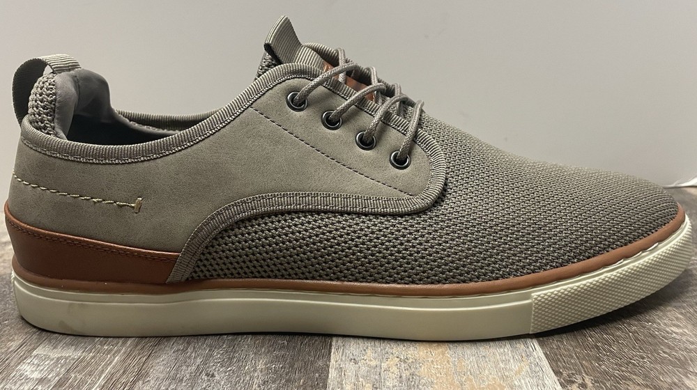 Steve Madden ‘Carter’  Men’s Mesh Ortholite Comfort Sneakers Size 10 NEW !!