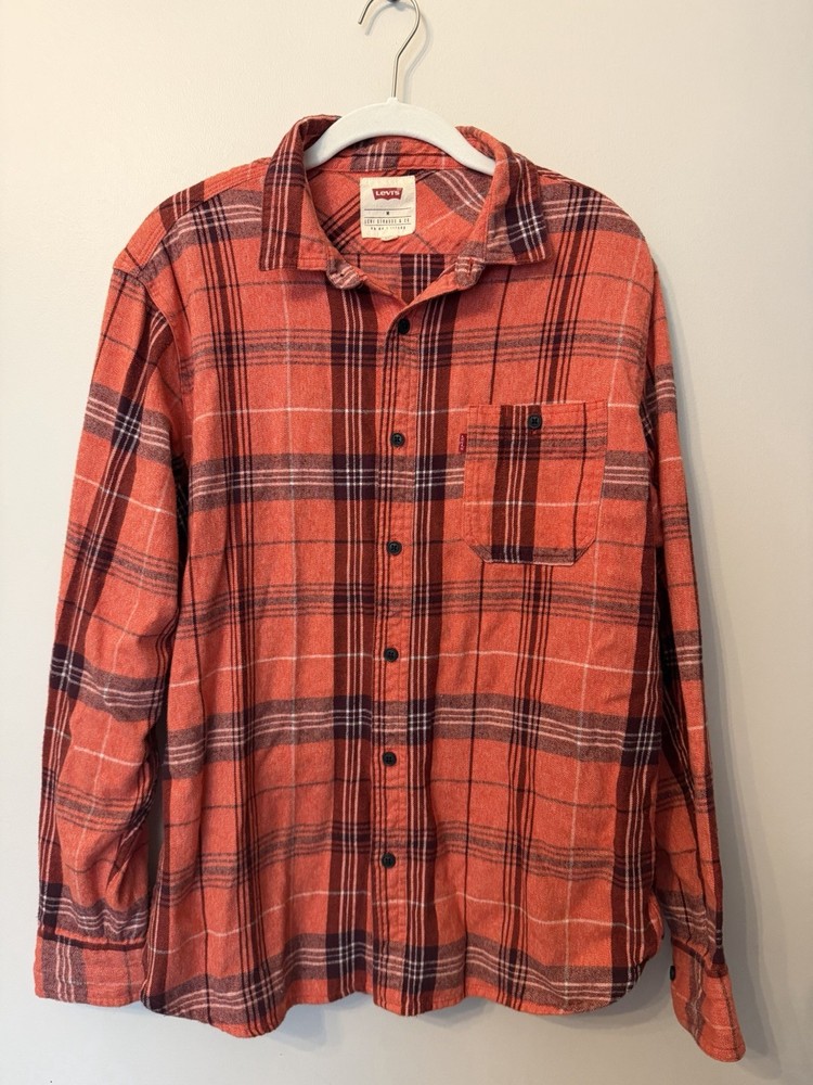 Levi’s Long Sleeve Plaid Red Button Down Lightweight Flannel Shirt Size M