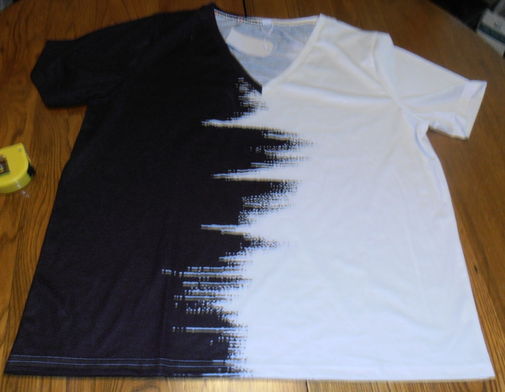 Nwt= Exclusive Black & White Colors V-Neck T-Shirt Womens Size 2Xl/Xxl