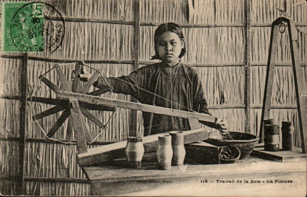 French Indochina, Vietnam,  Work of silk - The spinner girl  - Vintage Postcard
