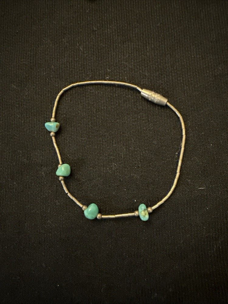 Turquoise Beaded Bracelet Silver Tone Blue 6.5 Inch Screw Closure