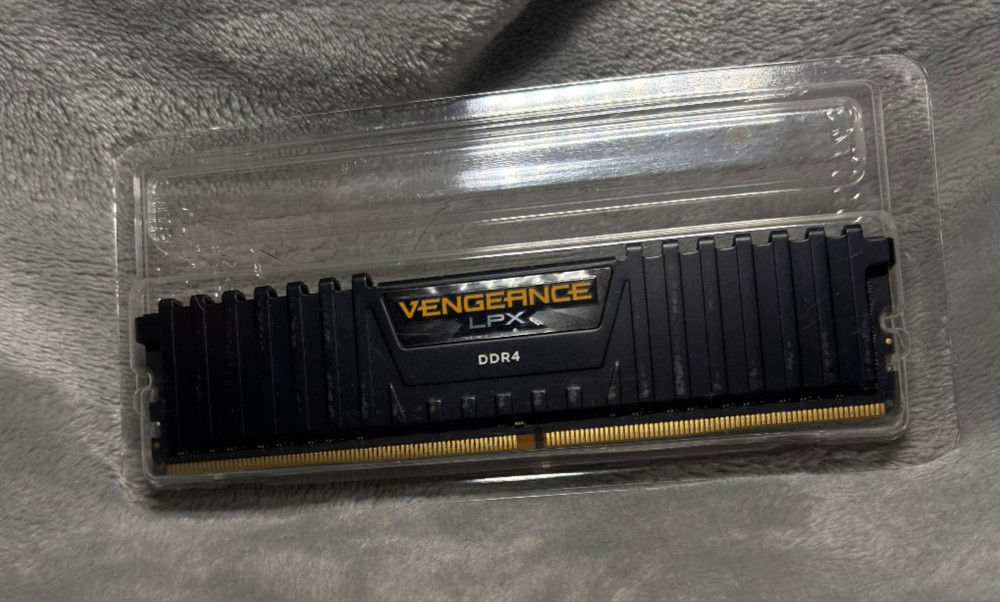 CORSAIR VENGEANCE LPX 8GB (1x8GB) PC4-25600 (DDR4-3200) Memory  Black...