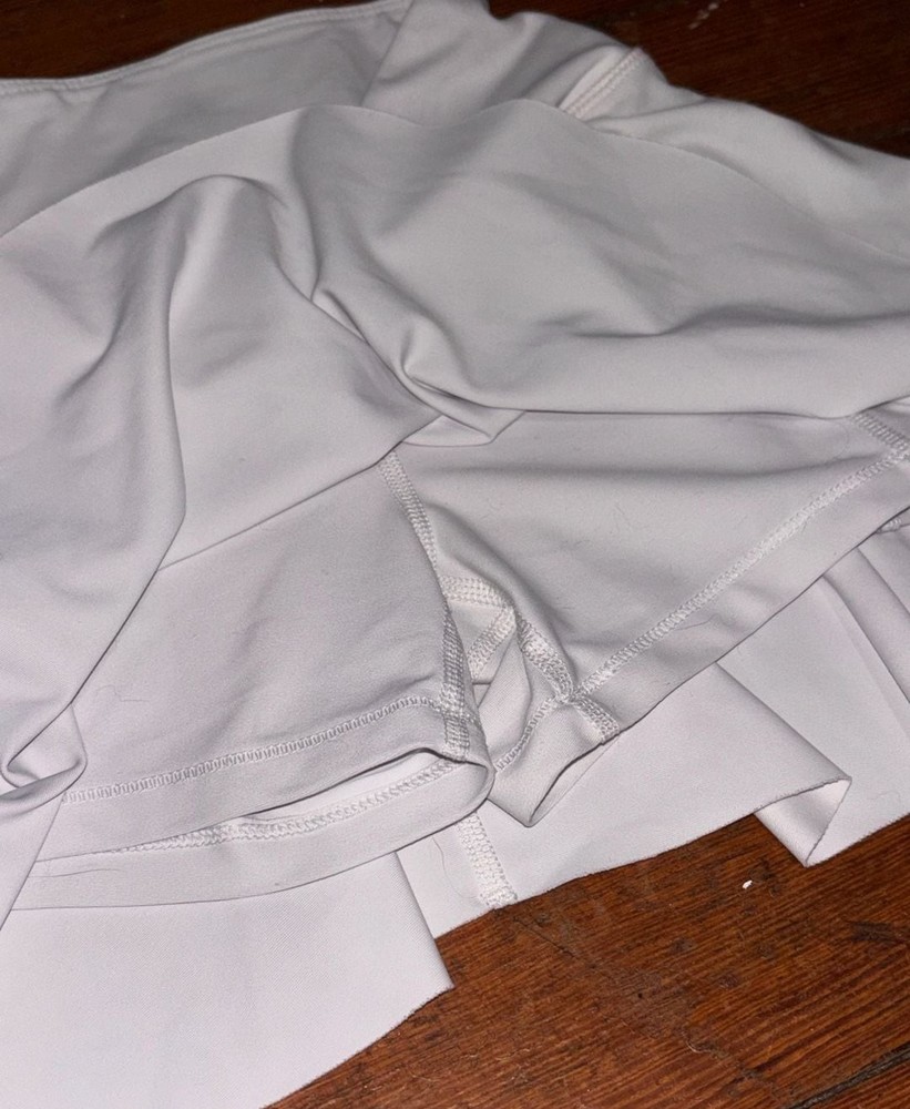 Old Navy Active Powersoft Go-Dry Cool Skort White Size M (8)