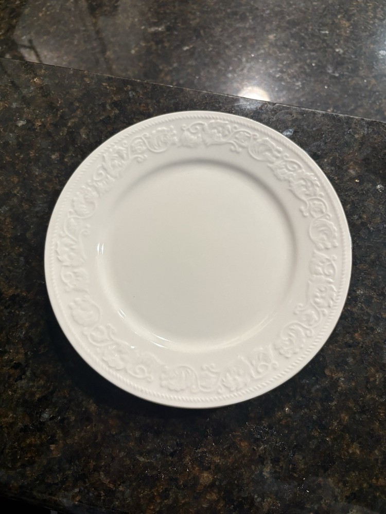 Farberware Calais 4173 White Stoneware Dinner Plate With 22K Gold Band/Good Cond