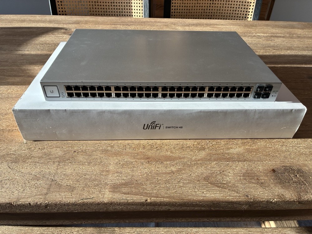 Ubiquiti Networks UniFi  Switch 48 Rack-Mountable Gigabit Ethernet Switch w/ SFP