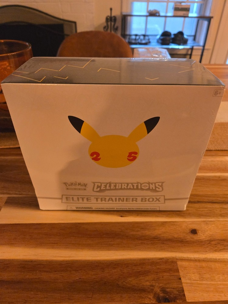 Pokémon TCG: 25th Anniversary Celebrations Elite Trainer Box (2021)