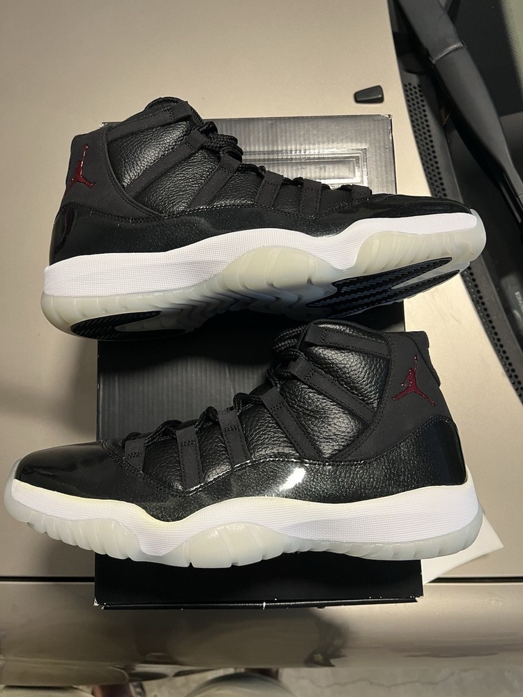 Jordan 11 retro 72-10  378037002 Size 11 New with defect (Yellowing Ink Flaw)