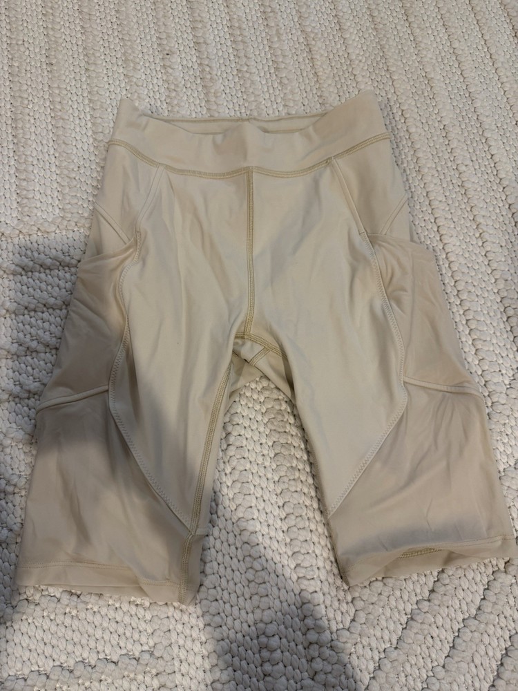 Lululemon Lab Kuka Short Bike Style Shorts Cream White Size 6 Biker