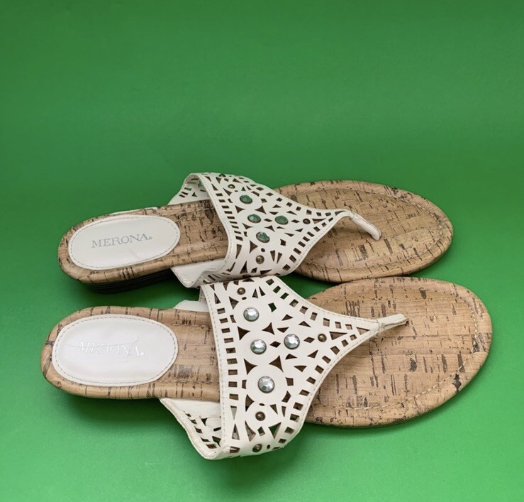 Merona Womens White Geometric Faux Leather Thong Sandals Size 9