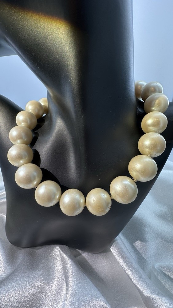 Vtg. CAROLEE Hand Knotted Faux Large 15mm Pearl Choker Necklace Gold Tone 15-18”