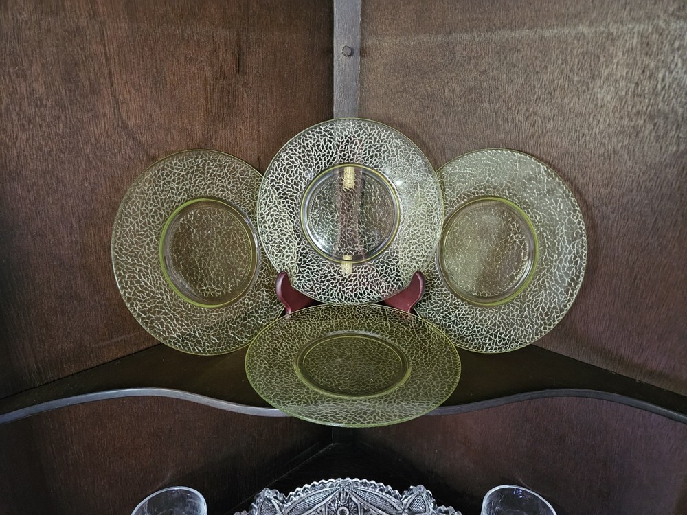 Vintage LE Smith By Cracky Uranium Glass Plate 8